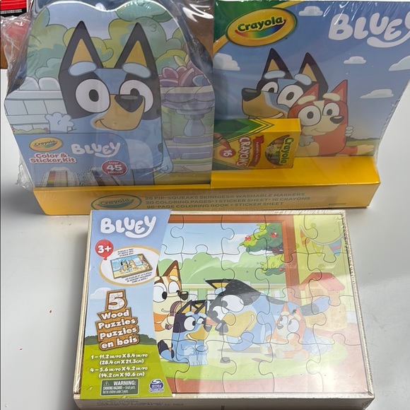 Bluey Crayola set and Bluey‎ puzzles - Picture 1 of 6